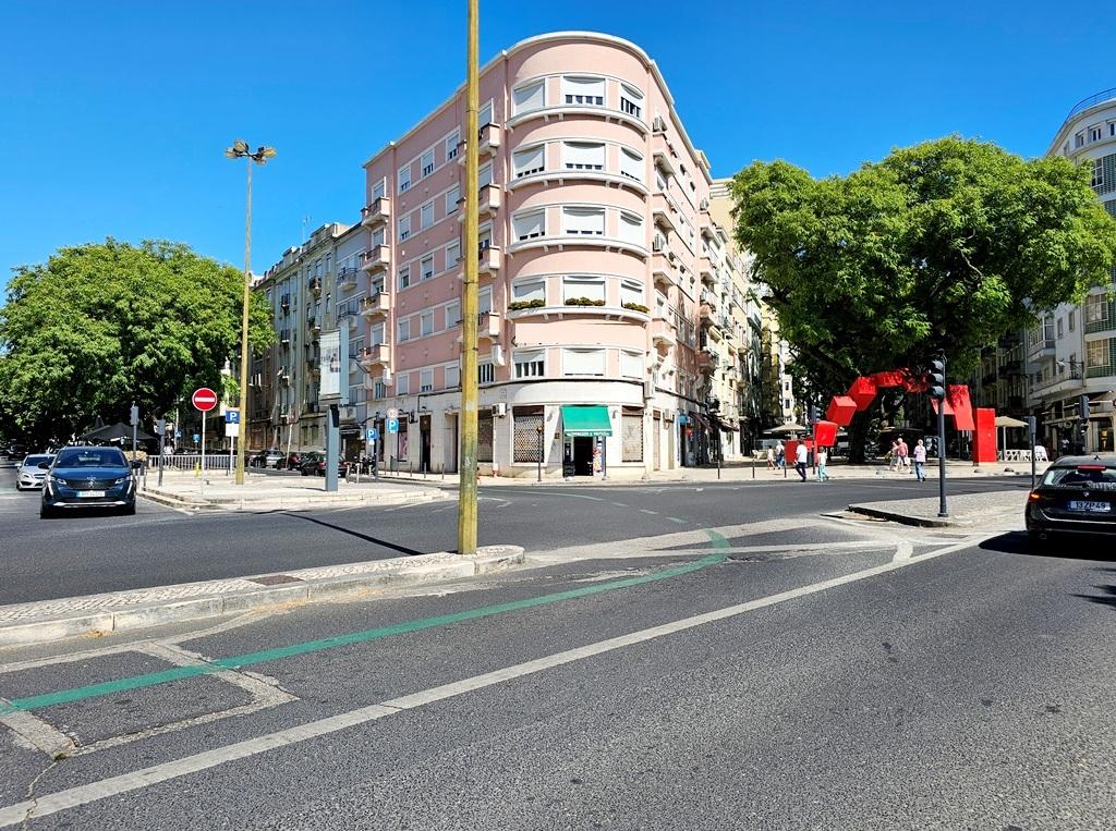 Apartamento T4+1, junto à Gulbenkian, nas Avenidas Novas, em Lisboa