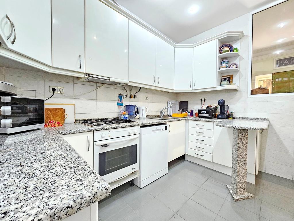 Apartamento T4+1, junto à Gulbenkian, nas Avenidas Novas, em Lisboa