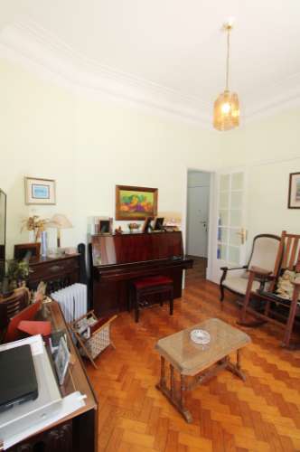 Apartamento T4+1, junto à Gulbenkian, nas Avenidas Novas, em Lisboa