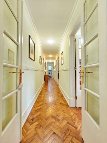 Apartamento T4+1, junto à Gulbenkian, nas Avenidas Novas, em Lisboa