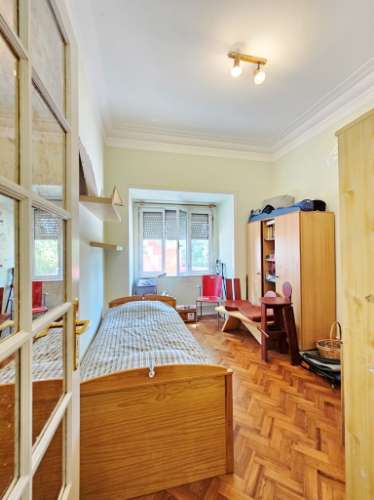 Apartamento T4+1, junto à Gulbenkian, nas Avenidas Novas, em Lisboa