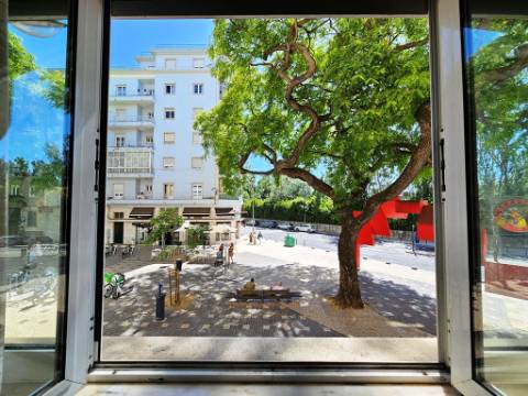 Apartamento T4+1, junto à Gulbenkian, nas Avenidas Novas, em Lisboa