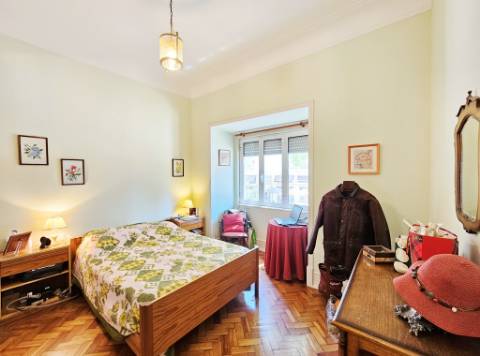 Apartamento T4+1, junto à Gulbenkian, nas Avenidas Novas, em Lisboa