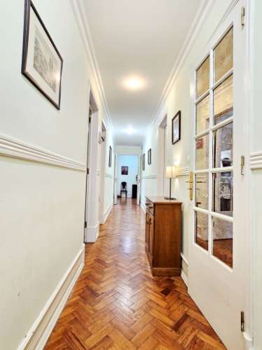 Apartamento T4+1, junto à Gulbenkian, nas Avenidas Novas, em Lisboa