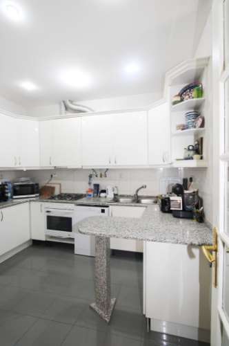 Apartamento T4+1, junto à Gulbenkian, nas Avenidas Novas, em Lisboa