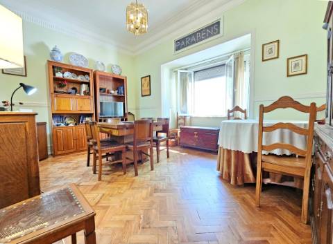 Apartamento T4+1, junto à Gulbenkian, nas Avenidas Novas, em Lisboa