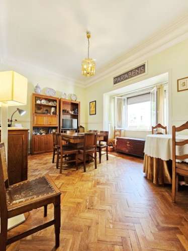 Apartamento T4+1, junto à Gulbenkian, nas Avenidas Novas, em Lisboa