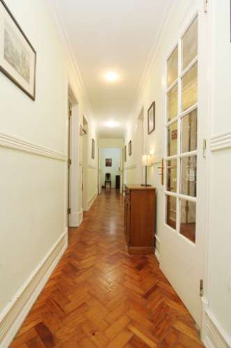 Apartamento T4+1, junto à Gulbenkian, nas Avenidas Novas, em Lisboa