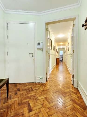 Apartamento T4+1, junto à Gulbenkian, nas Avenidas Novas, em Lisboa