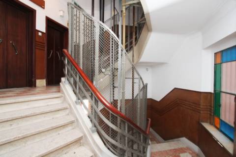 Apartamento T4+1, junto à Gulbenkian, nas Avenidas Novas, em Lisboa