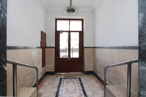 Apartamento T4+1, junto à Gulbenkian, nas Avenidas Novas, em Lisboa