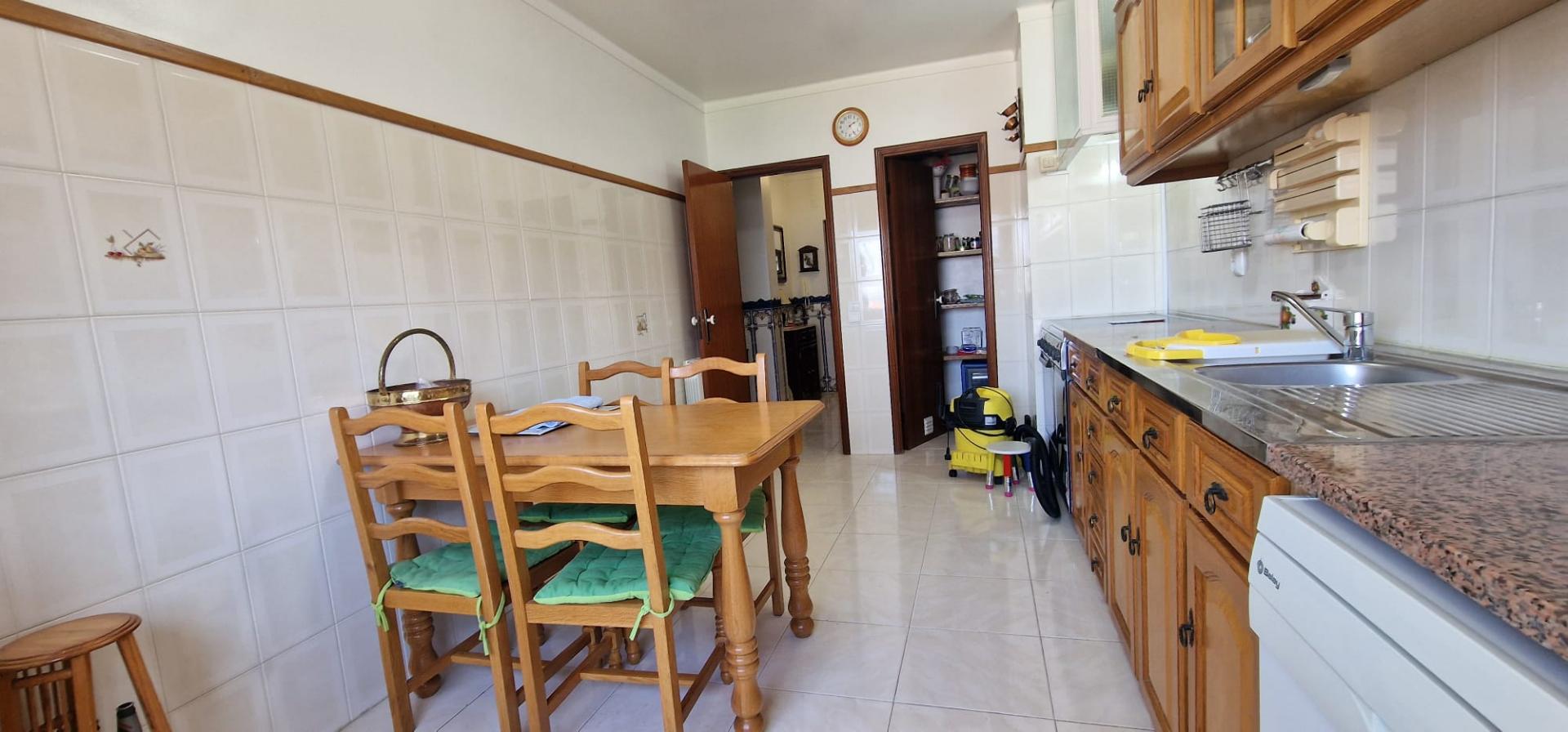 Apartamento T3 com 2 Lugares de Estacionamento - São Domingos, Santarém