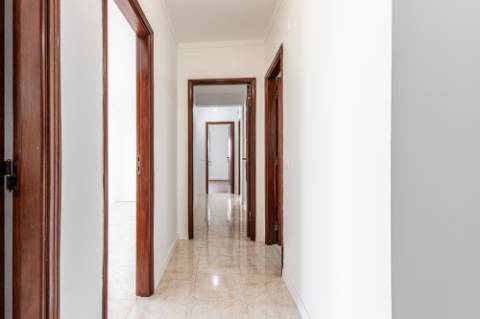 Apartamento T3 com 1 Lugar de Estacionamento - São Domingos, Santarém