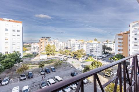 Apartamento T3 com 1 Lugar de Estacionamento - São Domingos, Santarém