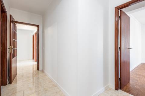 Apartamento T3 com 1 Lugar de Estacionamento - São Domingos, Santarém