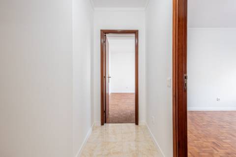 Apartamento T3 com 1 Lugar de Estacionamento - São Domingos, Santarém