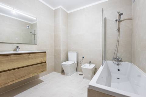 Apartamento T3 com 1 Lugar de Estacionamento - São Domingos, Santarém