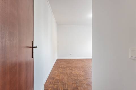 Apartamento T3 com 1 Lugar de Estacionamento - São Domingos, Santarém