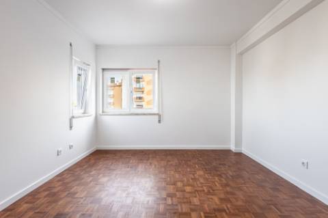 Apartamento T3 com 1 Lugar de Estacionamento - São Domingos, Santarém