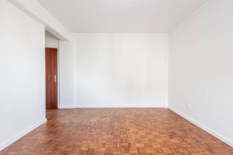 Apartamento T3 com 1 Lugar de Estacionamento - São Domingos, Santarém