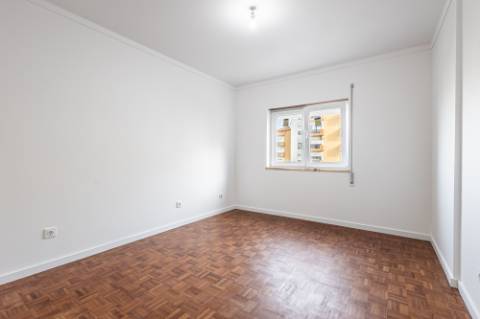 Apartamento T3 com 1 Lugar de Estacionamento - São Domingos, Santarém