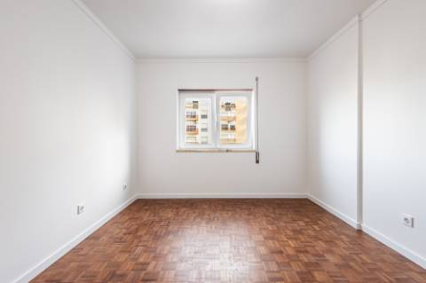 Apartamento T3 com 1 Lugar de Estacionamento - São Domingos, Santarém