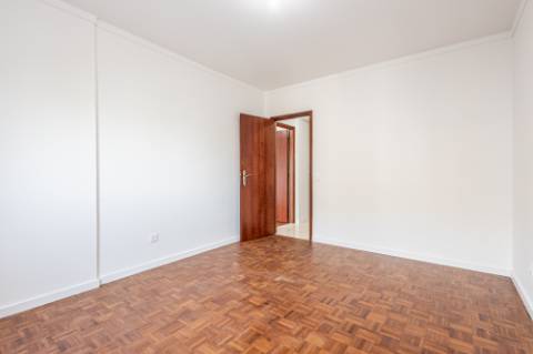 Apartamento T3 com 1 Lugar de Estacionamento - São Domingos, Santarém