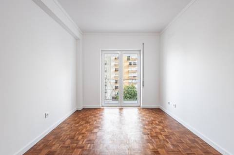 Apartamento T3 com 1 Lugar de Estacionamento - São Domingos, Santarém