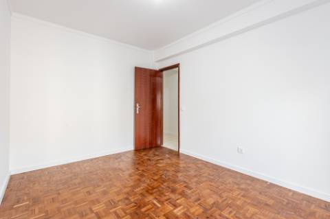 Apartamento T3 com 1 Lugar de Estacionamento - São Domingos, Santarém