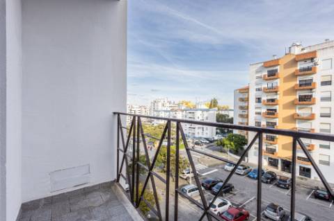 Apartamento T3 com 1 Lugar de Estacionamento - São Domingos, Santarém