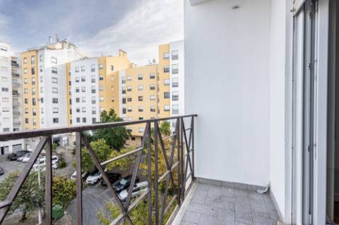 Apartamento T3 com 1 Lugar de Estacionamento - São Domingos, Santarém
