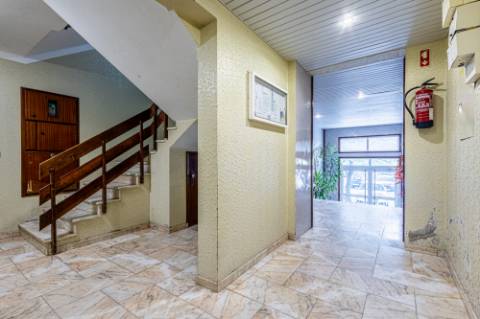 Apartamento T3 com 1 Lugar de Estacionamento - São Domingos, Santarém