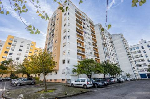 Apartamento T3 com 1 Lugar de Estacionamento - São Domingos, Santarém