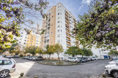 Apartamento T3 com 1 Lugar de Estacionamento - São Domingos, Santarém