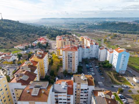 Apartamento T3 com 1 Lugar de Estacionamento - São Domingos, Santarém