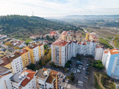 Apartamento T3 com 1 Lugar de Estacionamento - São Domingos, Santarém