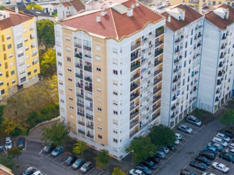 Apartamento T3 com 1 Lugar de Estacionamento - São Domingos, Santarém