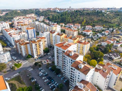 Apartamento T3 com 1 Lugar de Estacionamento - São Domingos, Santarém