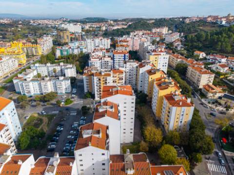 Apartamento T3 com 1 Lugar de Estacionamento - São Domingos, Santarém