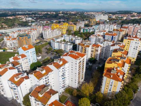 Apartamento T3 com 1 Lugar de Estacionamento - São Domingos, Santarém