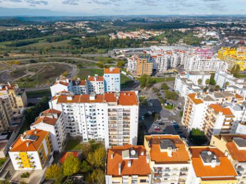 Apartamento T3 com 1 Lugar de Estacionamento - São Domingos, Santarém