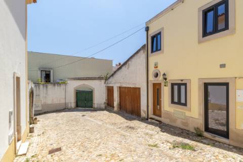 Moradia T2+1 no centro de Alverca