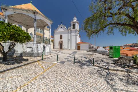 Moradia T2+1 no centro de Alverca