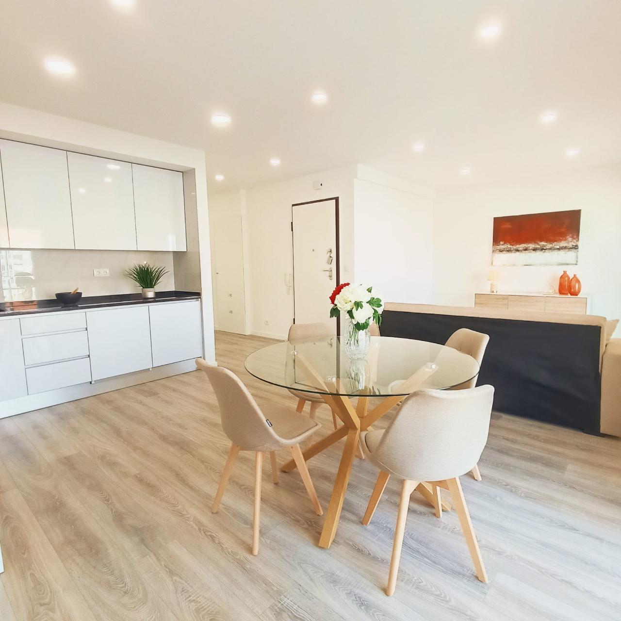Apartamento T3 c/ garagem - totalmente remodelado, em Benfica - Lisboa
