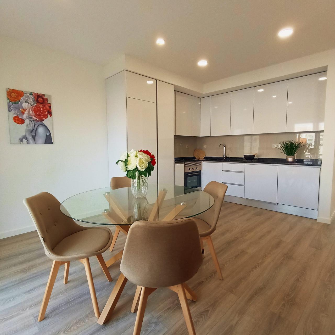 Apartamento T3 c/ garagem - totalmente remodelado, em Benfica - Lisboa