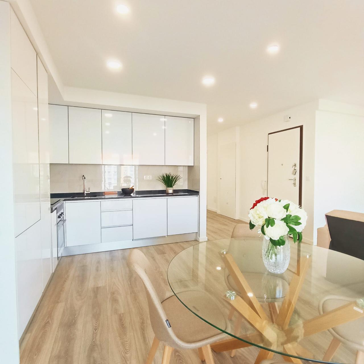 Apartamento T3 c/ garagem - totalmente remodelado, em Benfica - Lisboa