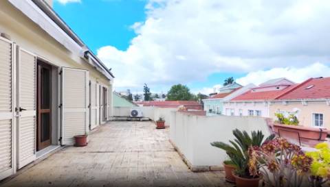 Espaçoso apartamento T4, terraço e parqueamento, em Alvalade, Lisboa