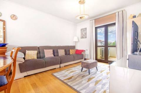 Espaçoso apartamento T4, terraço e parqueamento, em Alvalade, Lisboa