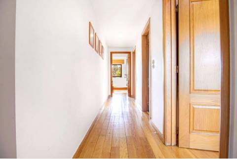 Espaçoso apartamento T4, terraço e parqueamento, em Alvalade, Lisboa