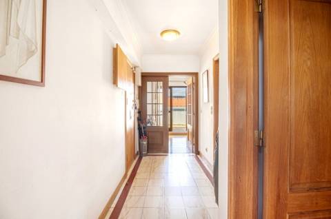 Espaçoso apartamento T4, terraço e parqueamento, em Alvalade, Lisboa